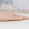 Pozłacany pierścionek z dużą cyrkonią różowy kryształek Krystaliczna