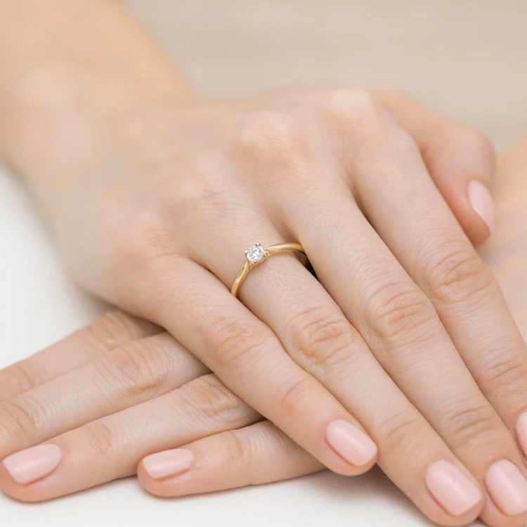 Pierścionek z białego złota z brylantem 0,08ct Klasyka - model