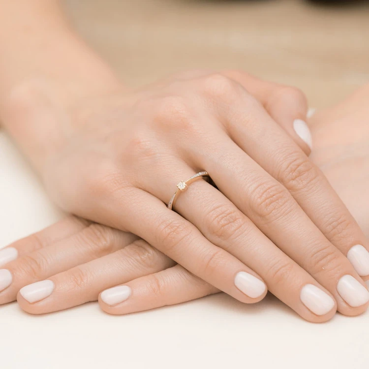 Pierścionek z białego złota z brylantami 0,02ct Galaktyki - model