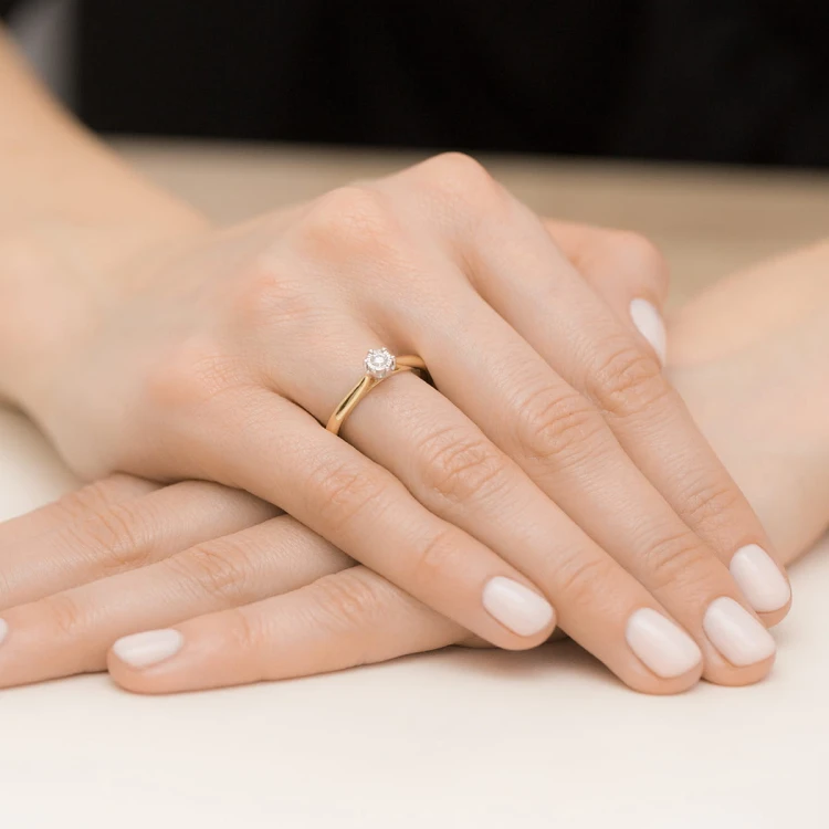 Pierścionek z białego złota z brylantem 0,08ct Klasyka - model