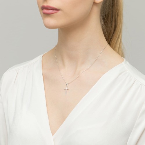 Minimalistyczny mały srebrny krzyżyk 925