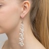 Długie okazałe kolczyki na żyłkach perły i kryształy Swarovski 
 KW060 marko