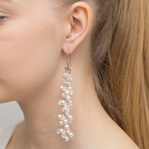 Długie okazałe kolczyki na żyłkach perły i kryształy Swarovski 
 KW060 marko