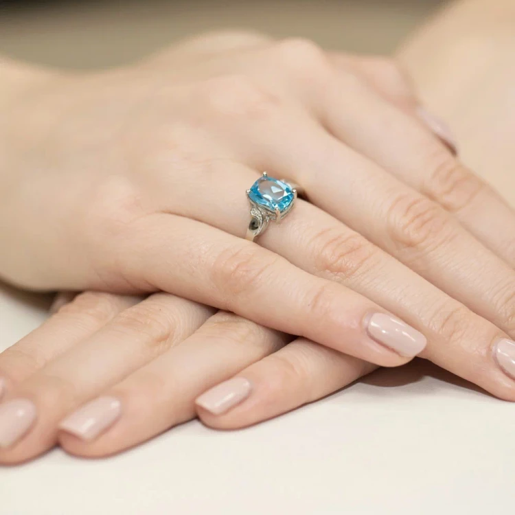 Pierścionek duży topaz i brylanty złoto Kultowa W400-585-T2.40 MARKO