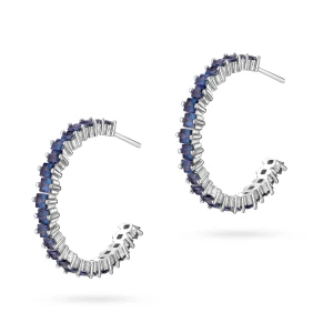 Srebrne kolczyki otwarte kółka zdobione niebieskimi cyrkoniami Kleur