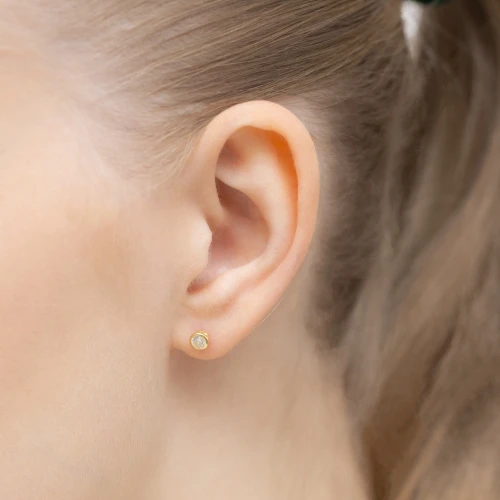 Pozłacane klasyczne kolczyki biała okrągła cyrkonia 4mm Kleur