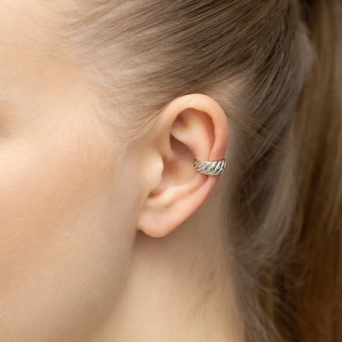 Srebrny kolczyk zdobiona nakładka na chrząstkę fake piercing