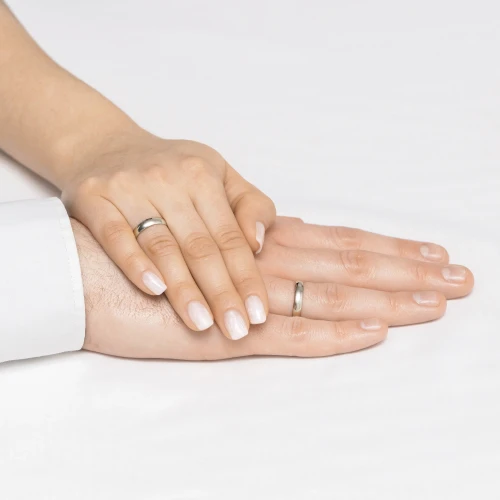 Klasyczna obrączka ślubna białe złoto półokrągła z soczewką 4mm jedna sztuka O033-B585-40