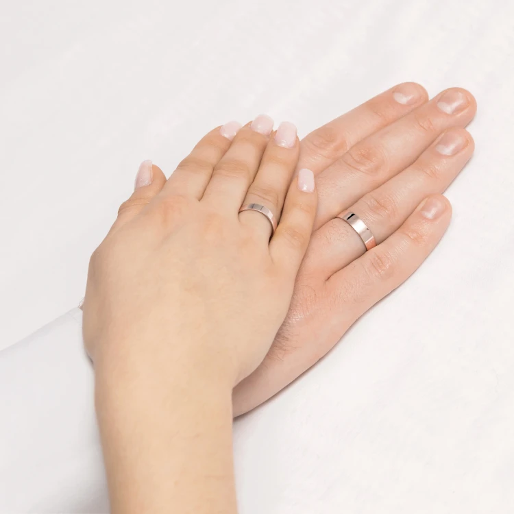 Obrączki ślubne z różowego złota z soczewką różne szerokości 4mm i 5mm O032-R585-45