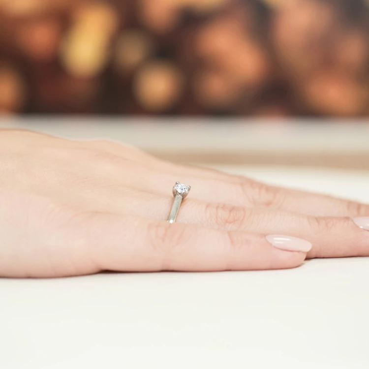 Klasyczny zaręczynowy pierścionek z białego złota z diamentem laboratoryjnym 0,20ct Lab Diamonds W0221.B3.LDW.04 marko