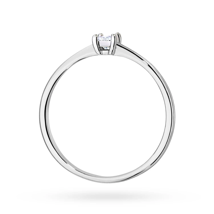 Elegancki pierścionek z białego złota z prostokątnym, błyszczącym diamentem, prezentowany na białym tle produktu W0592.B3.DIW.01