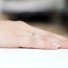 Subtelny zaręczynowy pierścionek z białego złota z diamentem laboratoryjnym 0,20ct Lab Diamonds W0242.B3.LDW.02 marko