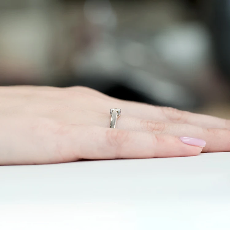 Pierścionek z sercem z białego złota z diamentem laboratoryjnym 0,10ct Lab Diamonds W0320.B3.LDW.03 marko