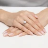 Klasyczny pierścionek z białego złota z pojedynczym owalnym diamentem laboratoryjnym Lab Diamonds W0688.B3.LDW.01 marko