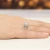 Pierścionek z białego złota Halo diament laboratoryjny 1,00ct i kamienie boczne Lab Diamonds W0508.B3.LDW.04 marko