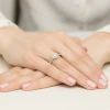 Pierścionek z białego złota Halo diament laboratoryjny 0,50ct i kamienie boczne Lab Diamonds W0508.B3.LDW.02 marko