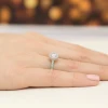 Pierścionek z białego złota Halo diament laboratoryjny 0,50ct i kamienie boczne Lab Diamonds W0508.B3.LDW.02 marko