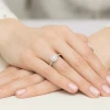 Pierścionek z białego złota Halo diament laboratoryjny 0,40ct i kamienie boczne Lab Diamonds W0508.B3.LDW.01 marko