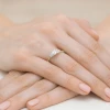 Pierścionek zaręczynowy z białego złota z okrągłym diamentem laboratoryjnym 0,50ct Lab Diamonds i brylantami W0451.B3.LDW.01 marko