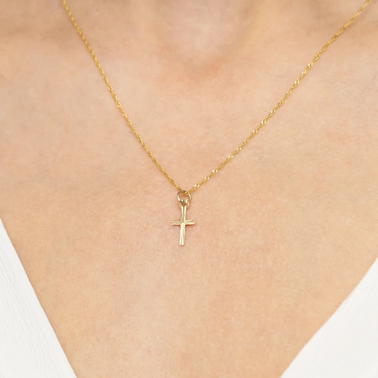Złoty krzyżyk minimalistyczny diamentowany D448-375 marko