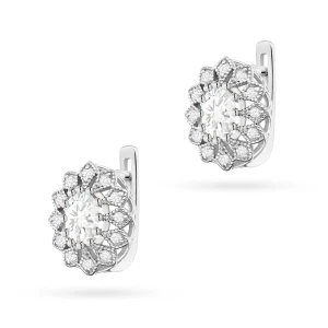 Kolczyki z białego złota w kształcie  kwiatu diamenty laboratoryjne Lab Diamonds