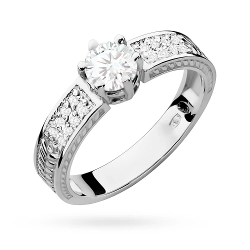 Zaręczynowy pierścionek z białego złota  z okrągłym białym szafirem Kultowa