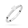 Złoty pierścionek zaręczynowy z diamentami laboratoryjnymi wielokamieniowy Lab Diamonds białe złoto W0668.B3.LDW.01 marko