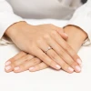 Złoty pierścionek zaręczynowy z diamentami laboratoryjnymi wielokamieniowy Lab Diamonds białe złoto W0668.B3.LDW.01 marko