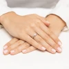 Złoty pierścionek zaręczynowy z trzema diamentami laboratoryjnymi Lab Diamonds białe złoto W0667.B3.LDW.01 marko