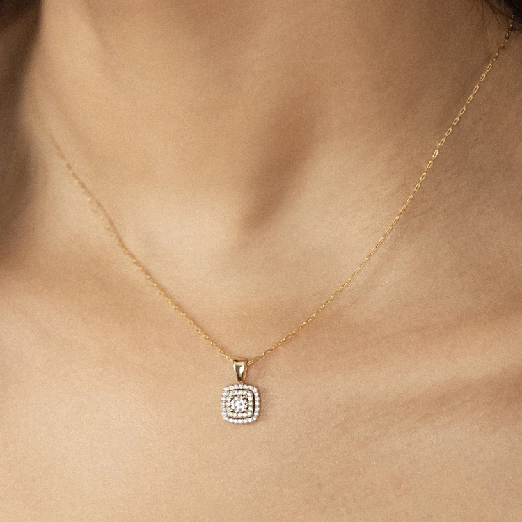 Złota kwadratowa zawieszka z diamentami laboratoryjnymi Lab Diamonds Z0506.Z3.LDW.01 marko