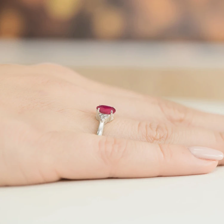 Pierścionek białe złoto z rubinem 1,00ct i brylantami Dynastia W0308.B3.RUR.01 marko