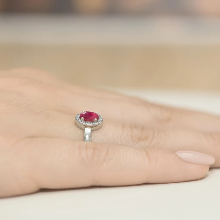 Pierścionek białe złoto z rubinem 0,60ct i brylantami Dynastia W0330.B3.RUR.01 marko