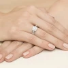Pierścionek z białego złota z diamentami laboratoryjnymi w kwadratowej oprawie Lab Diamonds W0271.B3.LDW.01 marko