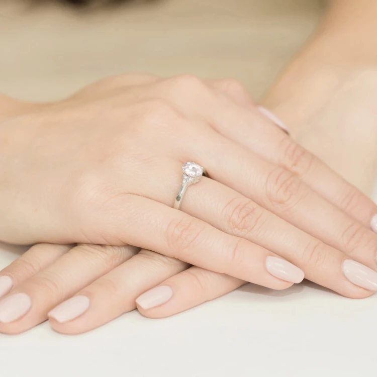 Pierścionek zaręczynowy z białego złota z owalnym diamentem laboratoryjnym 0,70ct Lab Diamonds i brylantami W0308.B3.LDW.01 marko