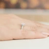 Pierścionek zaręczynowy z białego złota z owalnym diamentem laboratoryjnym 0,70ct Lab Diamonds i brylantami W0308.B3.LDW.01 marko