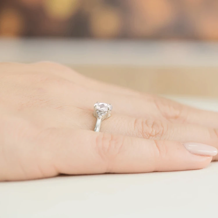Pierścionek zaręczynowy z białego złota z owalnym diamentem laboratoryjnym 0,70ct Lab Diamonds i brylantami W0308.B3.LDW.01 marko