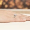 Pierścionek białe złoto z okrągłym diamentem laboratoryjnym Lab Diamonds i brylantami kwiat W0284.B3.LDW.01 marko