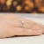 Klasyczny pierścionek z białego złota z diamentem laboratoryjnym 1,00ct półokrągła szyna Lab Diamonds W0553.B3.LDW.04 marko