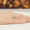 Okazały pierścionek diament laboratoryjny 0,40ct i 88 kamieni bocznych białe złoto Lab Diamonds W0549.B3.LDW.01 marka