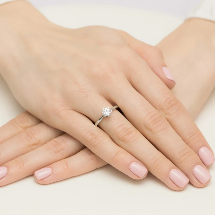 Pierścionek z białego złota diament laboratoryjny 0,70ct kamienie wokół korony Lab Diamonds W0539.B3.LDW.03 marko