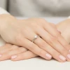 Pierścionek z białego złota diament laboratoryjny 0,50ct kamienie wokół korony Lab Diamonds W0539.B3.LDW.02 marko