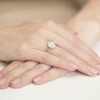 Pierścionek zaręczynowy z białego złota z owalnym diamentem laboratoryjnym Lab Diamonds i brylantami kwiatek markiza W0182.B3.LDW.02 marko