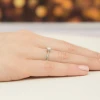 Klasyczny pierścionek z białego złota z diamentem laboratoryjnym 0,40ct półokrągła szyna Lab Diamonds W0553.B3.LDW.01 marko