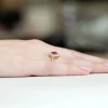 Złoty pierścionek zaręczynowy z rubinem 0,60ct i brylantami Dynastia W0303.Z3.RUR.01 marko