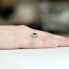 Złoty pierścionek zaręczynowy z szafirem 0,70ct i brylantami Dynastia W0303.Z3.SAB.01 marko