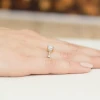 Pierścionek zaręczynowy z żółtego złota z prostokątnym diamentem laboratoryjnym Lab Diamonds W0002.Z3.LDW.01 marko