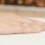 Pierścionek zaręczynowy z żółtego złota z prostokątnym diamentem laboratoryjnym Lab Diamonds W0002.Z3.LDW.01 marko