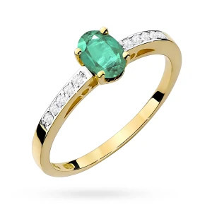 Złoty pierścionek zaręczynowy z owalnym  szmaragdem i brylantami Kultowa