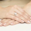 Pierścionek zaręczynowy z białego złota z owalnym diamentem Lab Diamonds i brylantami kwiatek markiza W0037.B3.LDW.01 marko
