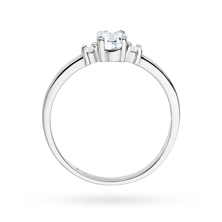 Pierścionek z trzema kamieniami białe złoto z owalnym diamentem laboratoryjnym Lab Diamonds i brylantami W0264.B3.LDW.01 marko